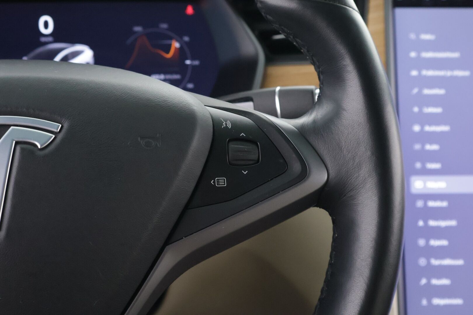 Tesla Model X 2019 Long Range AWD * Vetokoukku / Vaalea Nahkasisusta / Premium Audio / Lasikatto / 2x Renkaat Aluvantein! - Ilma-Alusta / Peruutuskamera / Upea! - HULLUT AVAJAISHULINAT KORKOTARJOUS 3,29 %