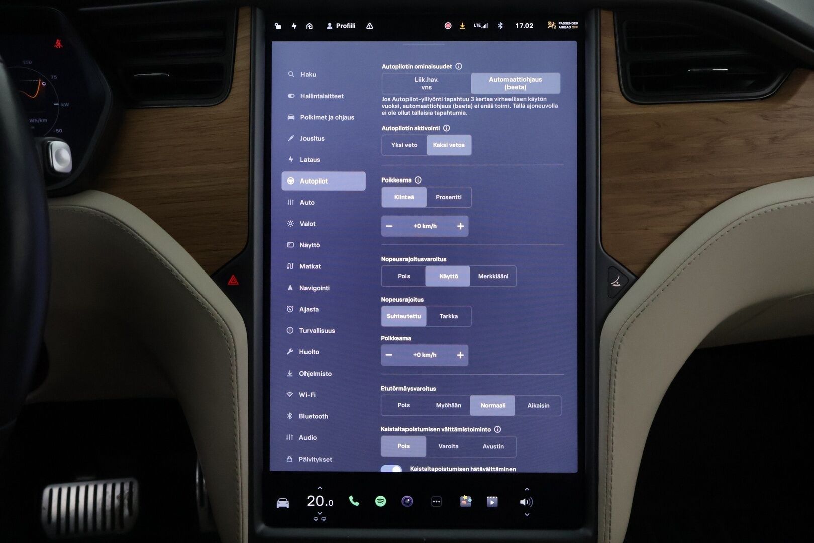 Tesla Model X 2019 Long Range AWD - Vetokoukku | Vaalea Nahkasisusta | Premium Audio | Lasikatto | 2x Renkaat Aluvantein