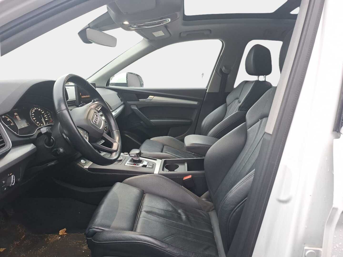 Audi Q5 2020 Launch Edition 55 TFSI e quattro S tronic - S-Line / Panorama / Sähk. Koukku / Urheiluistuimet / Nahkaverhoilu / LED / Kessy / Vakkari