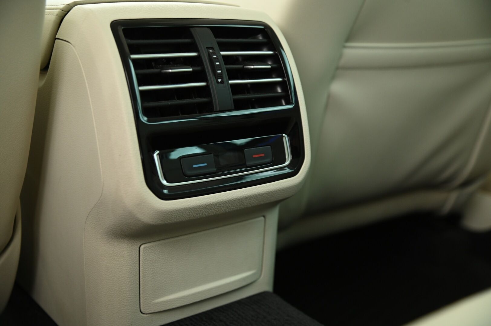 VOLKSWAGEN PASSAT 2016 Variant GTE Plug-In Hybrid 160 kW (218 hv) DSG-automaatti * Webasto / Adapt. vak / P. kamera / Sähkökoukku / P.tutkat / Sähköluukku / Ambient* - Korkeajännite akku vaihdettu 03/24! Jakopää tehty 11/23!