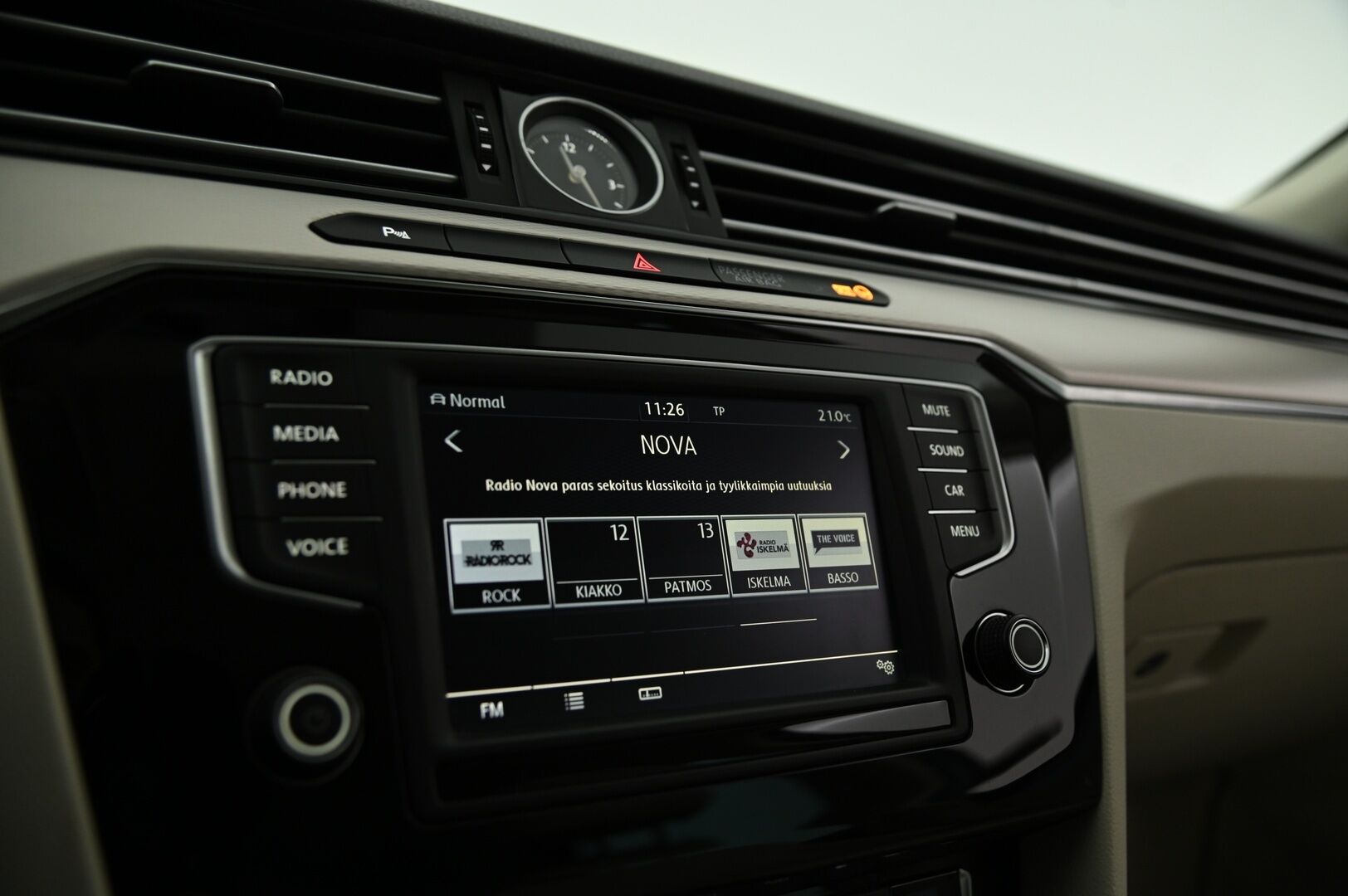 VOLKSWAGEN PASSAT 2016 Variant GTE Plug-In Hybrid 160 kW (218 hv) DSG-automaatti * Webasto / Adapt. vak / P. kamera / Sähkökoukku / P.tutkat / Sähköluukku / Ambient* - Korkeajännite akku vaihdettu 03/24! Jakopää tehty 11/23!