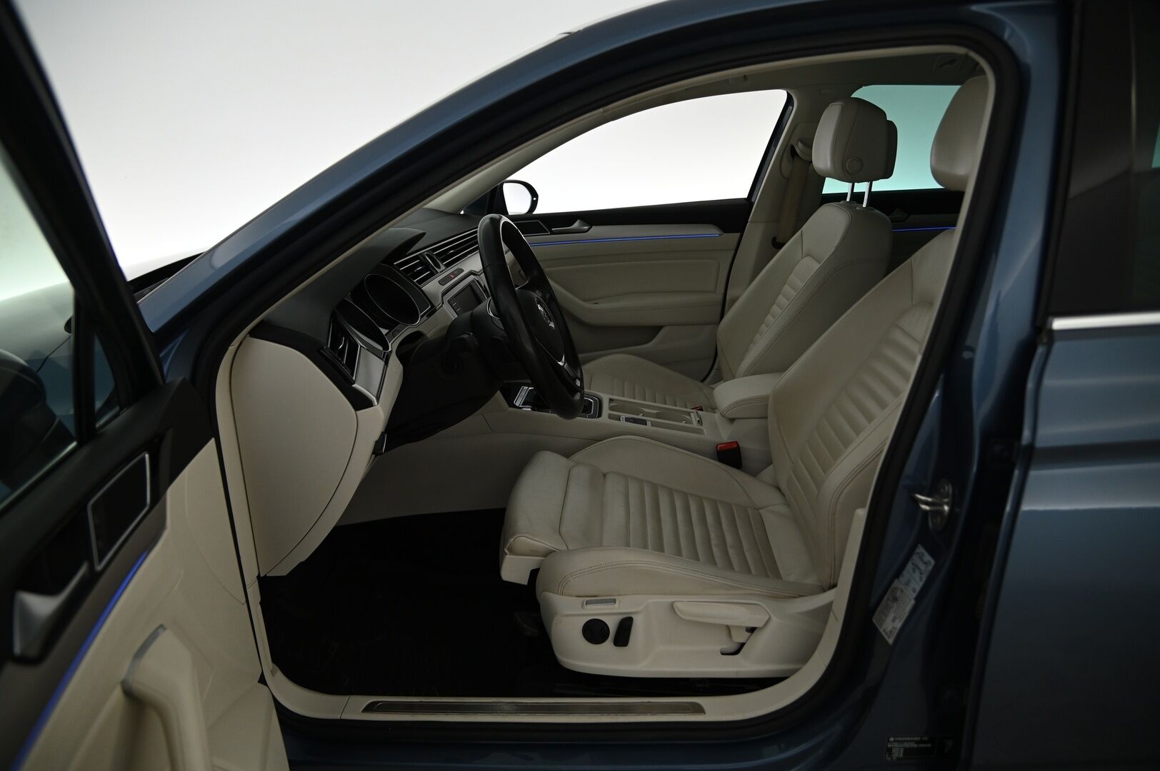 VOLKSWAGEN PASSAT 2016 Variant GTE Plug-In Hybrid 160 kW (218 hv) DSG-automaatti * Webasto / Adapt. vak / P. kamera / Sähkökoukku / P.tutkat / Sähköluukku / Ambient* - Korkeajännite akku vaihdettu 03/24! Jakopää tehty 11/23!