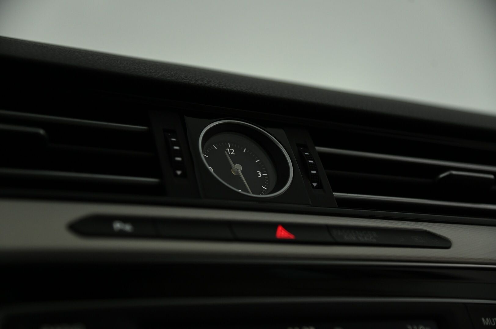 VOLKSWAGEN PASSAT 2016 Variant GTE Plug-In Hybrid 160 kW (218 hv) DSG-automaatti * Webasto / Adapt. vak / P. kamera / Sähkökoukku / P.tutkat / Sähköluukku / Ambient* - Korkeajännite akku vaihdettu 03/24! Jakopää tehty 11/23!