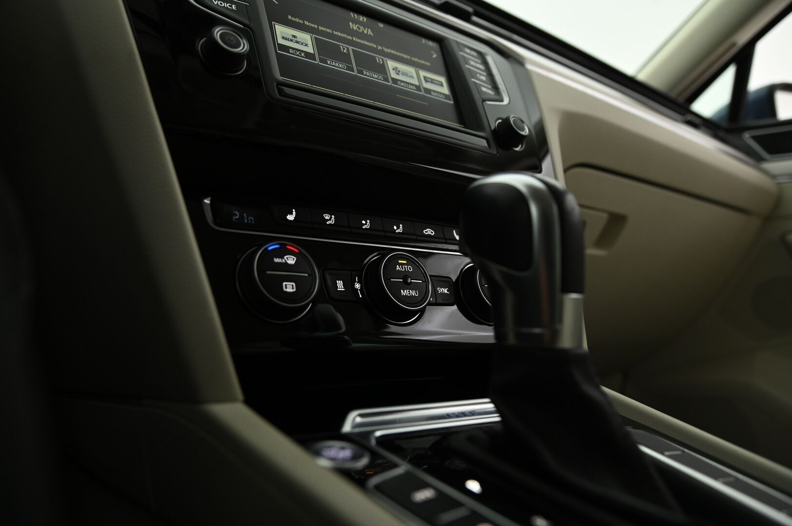 VOLKSWAGEN PASSAT 2016 Variant GTE Plug-In Hybrid 160 kW (218 hv) DSG-automaatti * Webasto / Adapt. vak / P. kamera / Sähkökoukku / P.tutkat / Sähköluukku / Ambient* - Korkeajännite akku vaihdettu 03/24! Jakopää tehty 11/23!