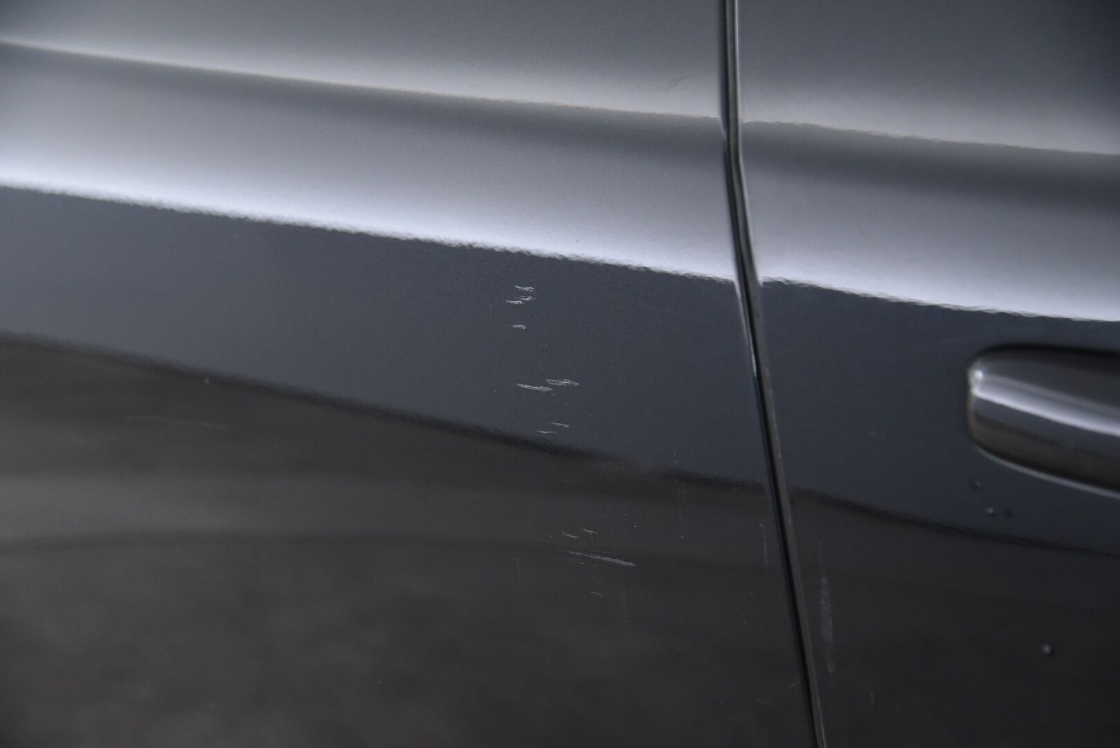 Volvo V60 2015 D4 AWD Summum / Nahkasisusta / Keyless / Muistipenkki / Koukku / Huoltokirja - YritysOutlet - Myydään vain yrityksille - 2x Renkaat vanteineen! Siisti! 