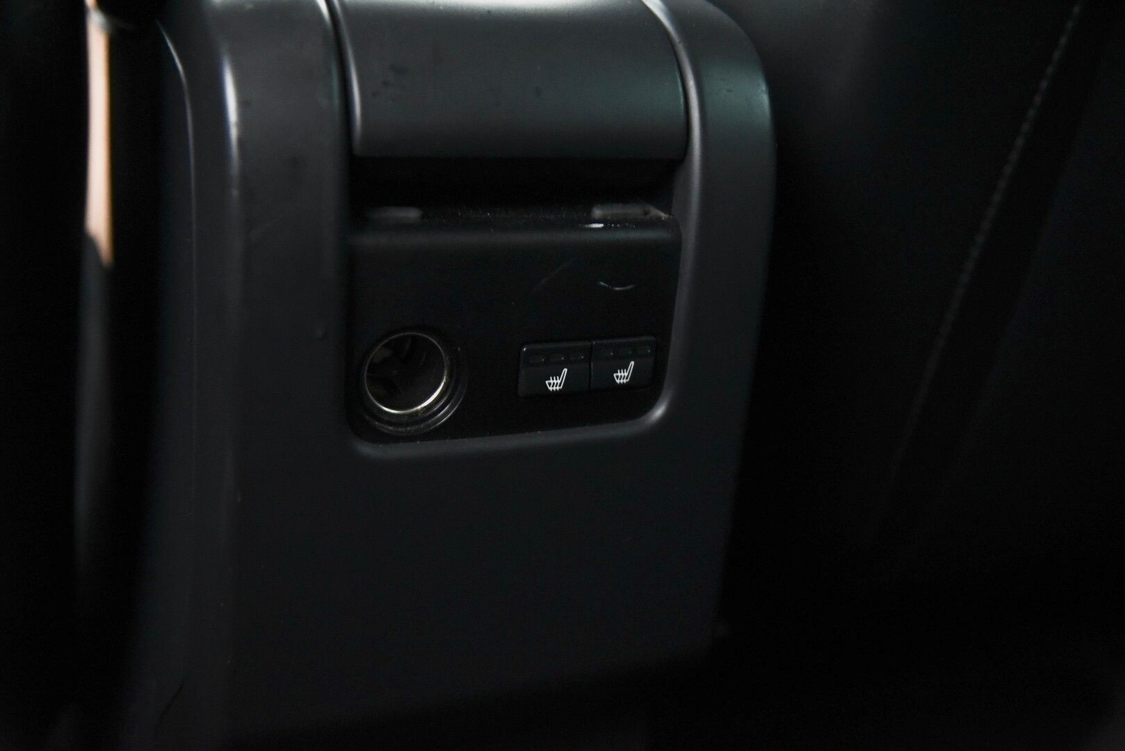 Volvo V60 2015 D4 AWD Summum / Nahkasisusta / Keyless / Muistipenkki / Koukku / Huoltokirja - YritysOutlet - Myydään vain yrityksille - 2x Renkaat vanteineen! Siisti! 