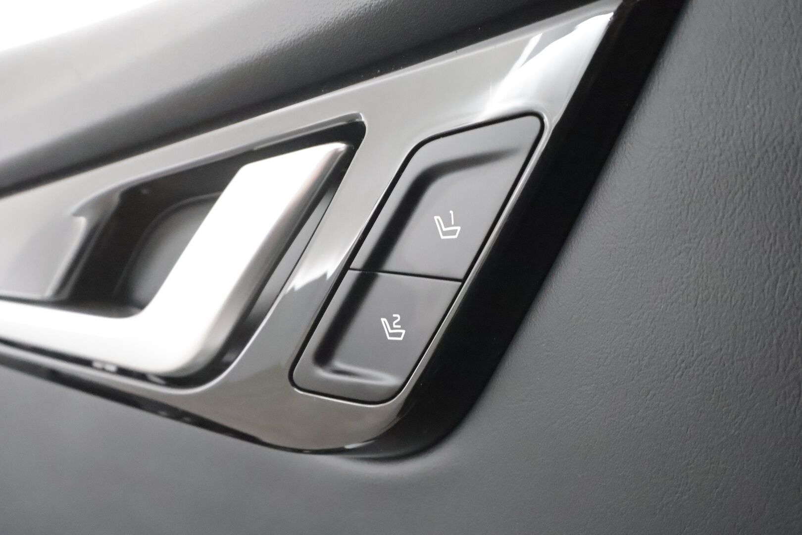 KIA EV6 2023 GT-Line AWD 77 kWh 325 hv - Koukku | Ilmastoidut penkit | ILP | Meridian | ACC | HUD | 360° | Muistipenkki | Nahka-alcantara | HDA | 2x renkaat aluin |