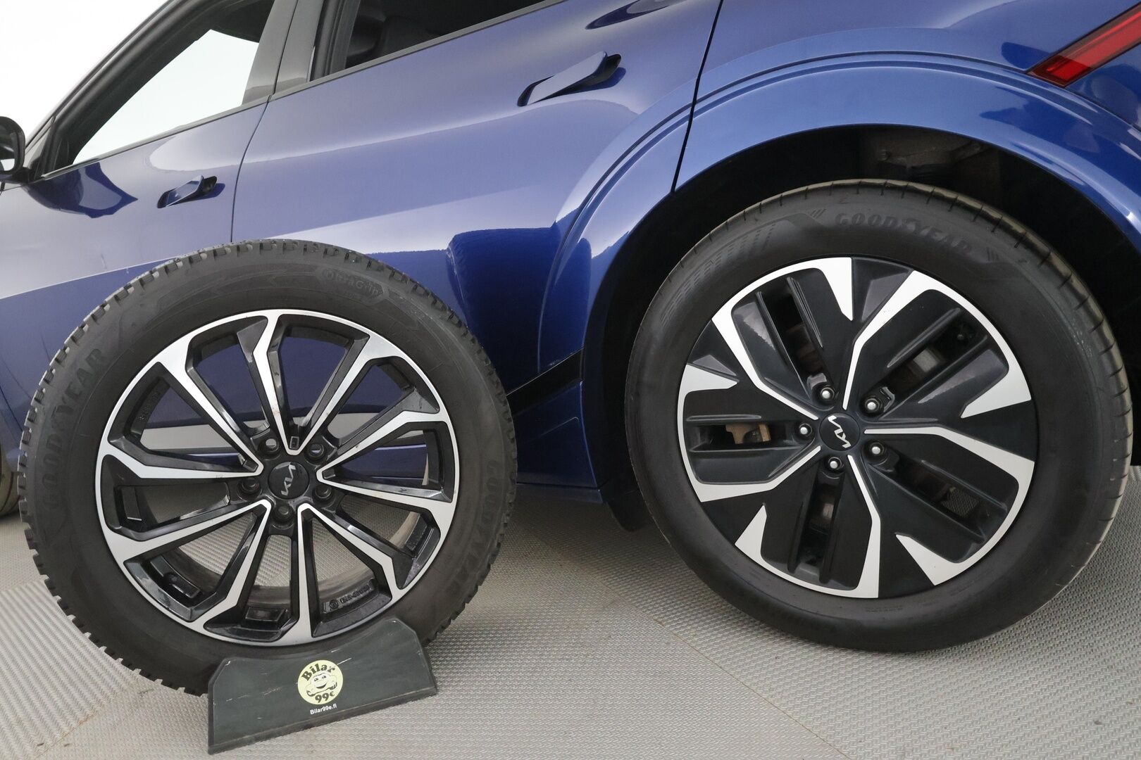 KIA EV6 2023 GT-Line AWD 77 kWh 325 hv - Koukku | Ilmastoidut penkit | ILP | Meridian | ACC | HUD | 360° | Muistipenkki | Nahka-alcantara | HDA | 2x renkaat aluin |