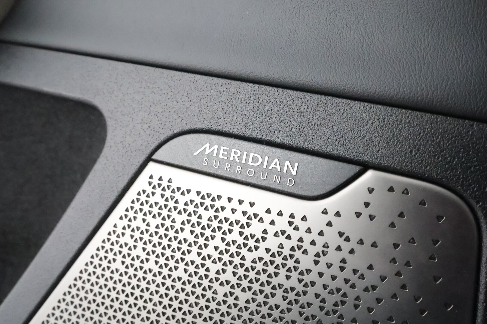 KIA EV6 2023 GT-Line AWD 77 kWh 325 hv - Koukku | Ilmastoidut penkit | ILP | Meridian | ACC | HUD | 360° | Muistipenkki | Nahka-alcantara | HDA | 2x renkaat aluin |