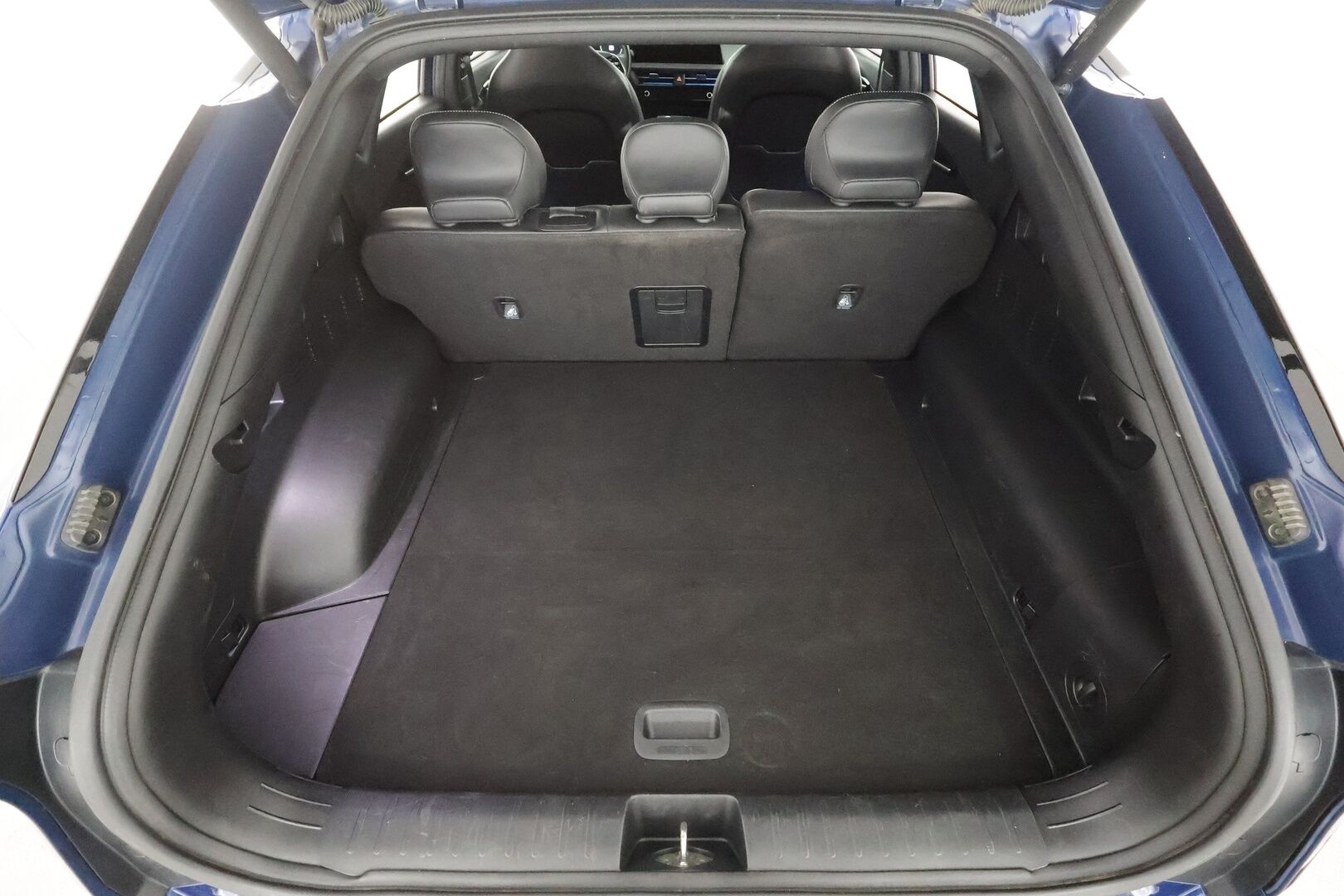 KIA EV6 2023 GT-Line AWD 77 kWh 325 hv - Koukku | Ilmastoidut penkit | ILP | Meridian | ACC | HUD | 360° | Muistipenkki | Nahka-alcantara | HDA | 2x renkaat aluin |