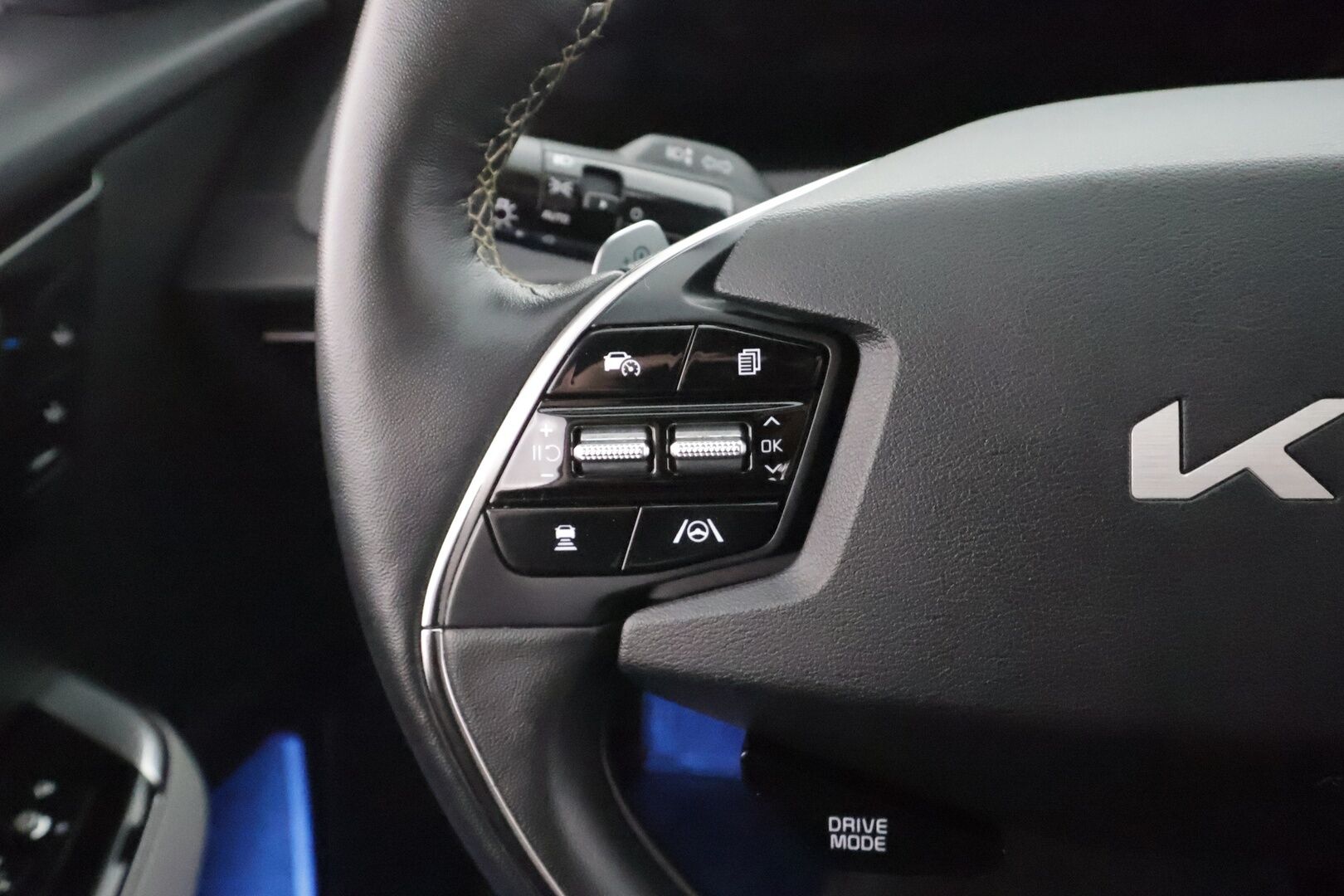 KIA EV6 2023 GT-Line AWD 77 kWh 325 hv - Koukku | Ilmastoidut penkit | ILP | Meridian | ACC | HUD | 360° | Muistipenkki | Nahka-alcantara | HDA | 2x renkaat aluin |