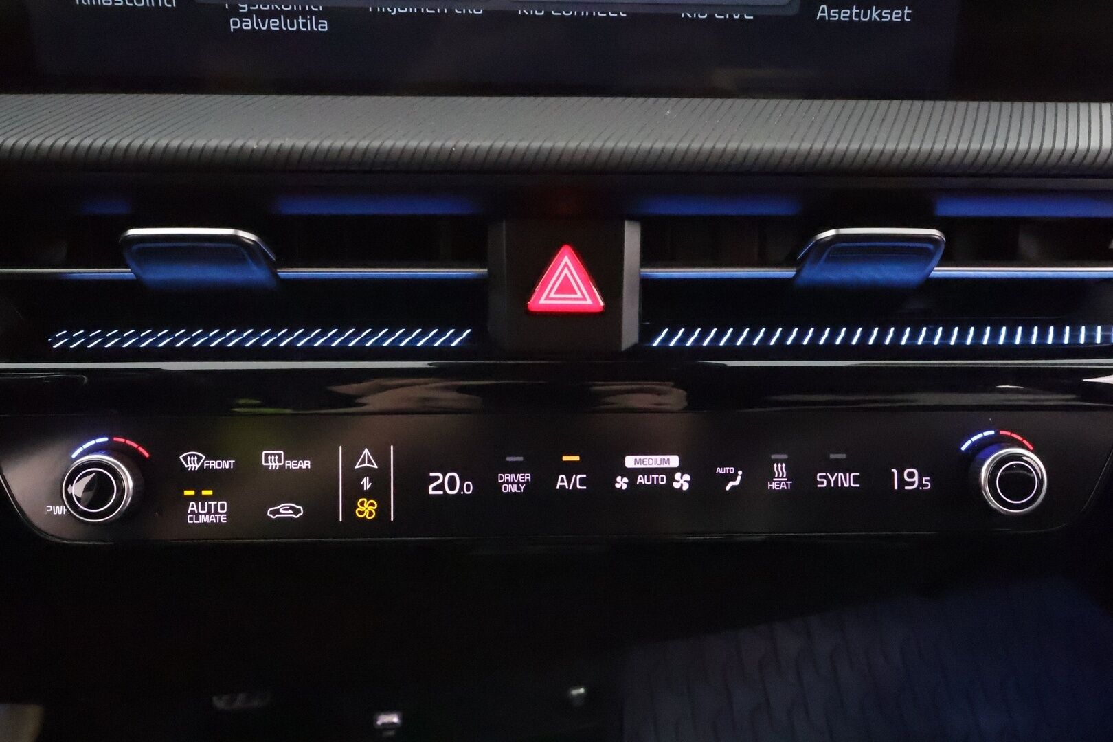 KIA EV6 2023 GT-Line AWD 77 kWh 325 hv - Koukku | Ilmastoidut penkit | ILP | Meridian | ACC | HUD | 360° | Muistipenkki | Nahka-alcantara | HDA | 2x renkaat aluin |