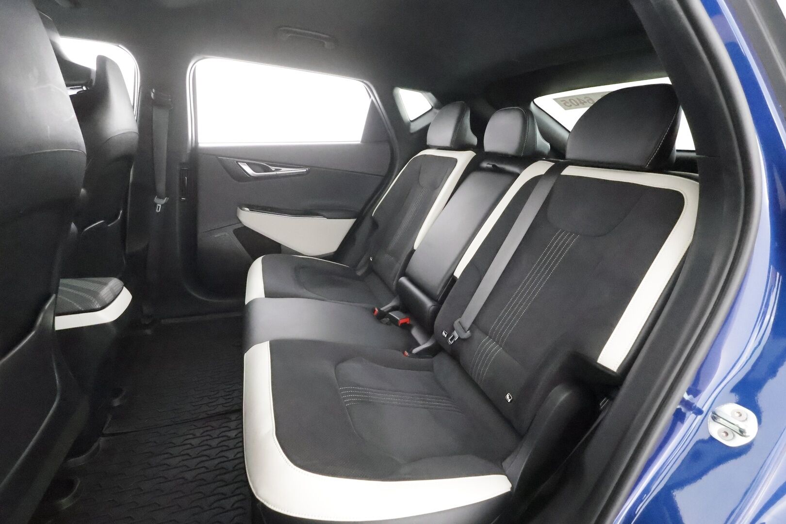 KIA EV6 2023 GT-Line AWD 77 kWh 325 hv - Koukku | Ilmastoidut penkit | ILP | Meridian | ACC | HUD | 360° | Muistipenkki | Nahka-alcantara | HDA | 2x renkaat aluin |