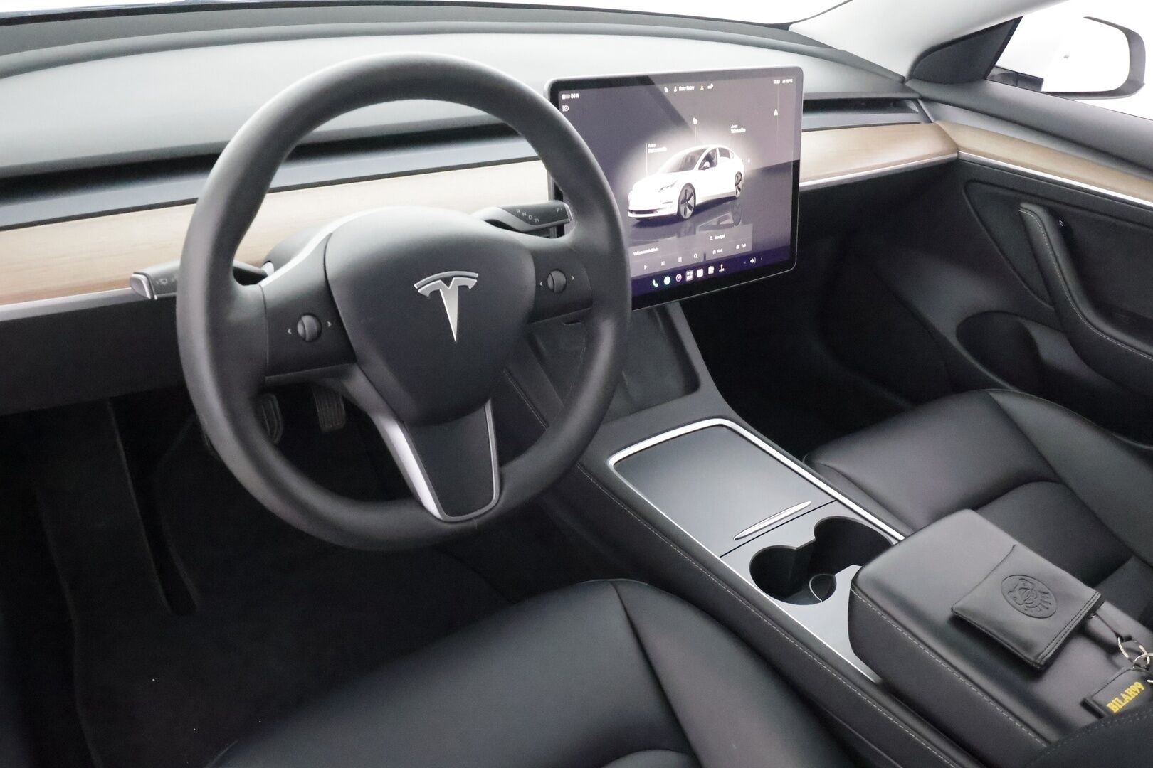 Tesla Model 3 2023 RWD - | ACC | ILP | Matrix | Ryzen | Lasikatto | Sähkönahat | Muistipenkki | Premium kaiuttimet | P.kamera | Autosteer | 2x renkaat | ALV | 