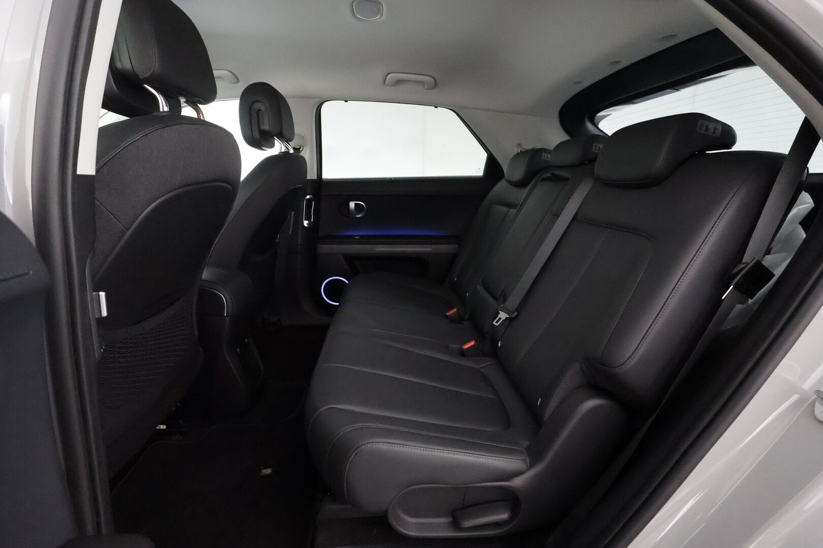 Hyundai IONIQ 5 2023 73 kWh 305 hv AWD Premium - Merkkihuollot | ACC | ILP | HUD | 360° | BOSE | Ilmastoidut sähkönahat | V2L | Keyless | HDA | BSM | CTA | Lämm. ratti | Ambient 