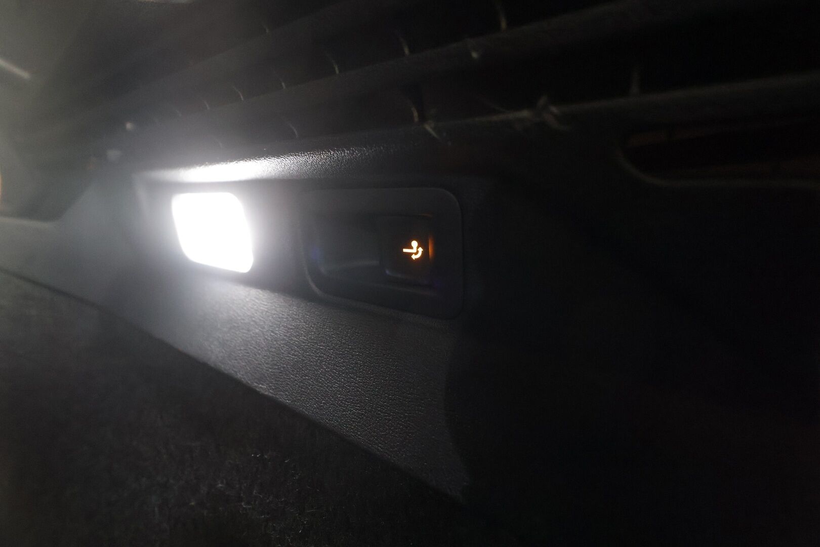VOLKSWAGEN ID.4 2023 GTX Dual Motor AWD - | ACC | ILP | Koukku | Matrix-LED | Hierovat ergoactive Istuimet Muistilla | P.Tutkat | Ratinlämmitys | Apple&Android | Kahdet Renkaat VW aluvanteilla |