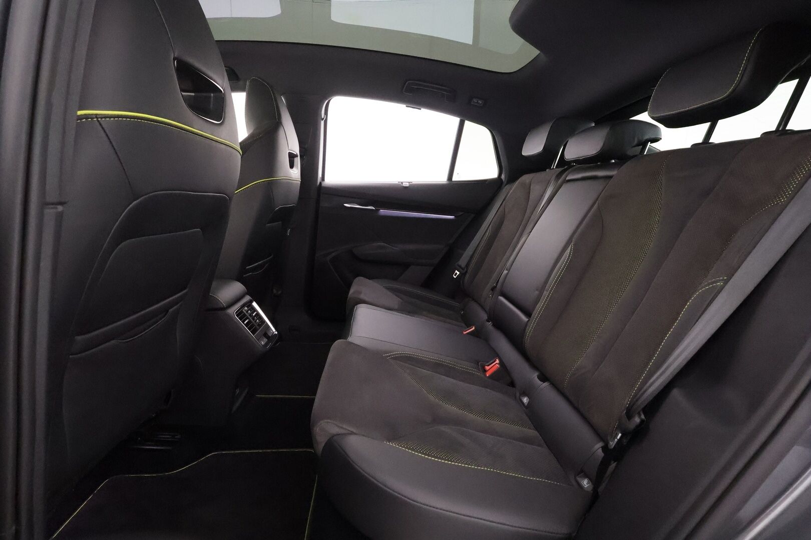 SKODA ENYAQ 2023 RS 220kW - | ACC | ILP | Koukku | Canton | HUD | Lasikatto | Matrix-LED | Muistipenkki | P.Kamera | Keyless | Apple&Android | Merkkihuollettu | Kahdet Renkaat |