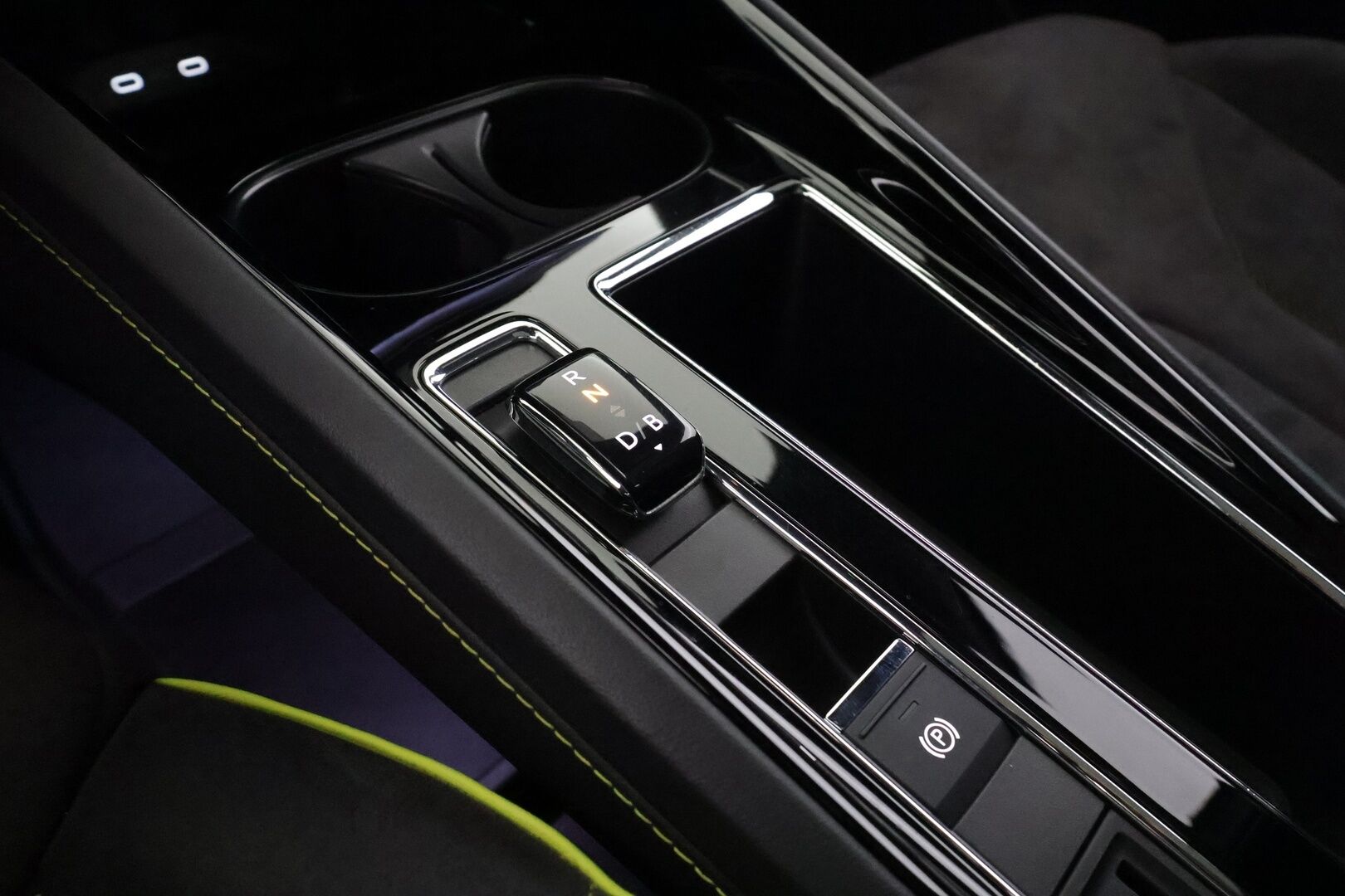 SKODA ENYAQ 2023 RS 220kW - | ACC | ILP | Koukku | Canton | HUD | Lasikatto | Matrix-LED | Muistipenkki | P.Kamera | Keyless | Apple&Android | Merkkihuollettu | Kahdet Renkaat |