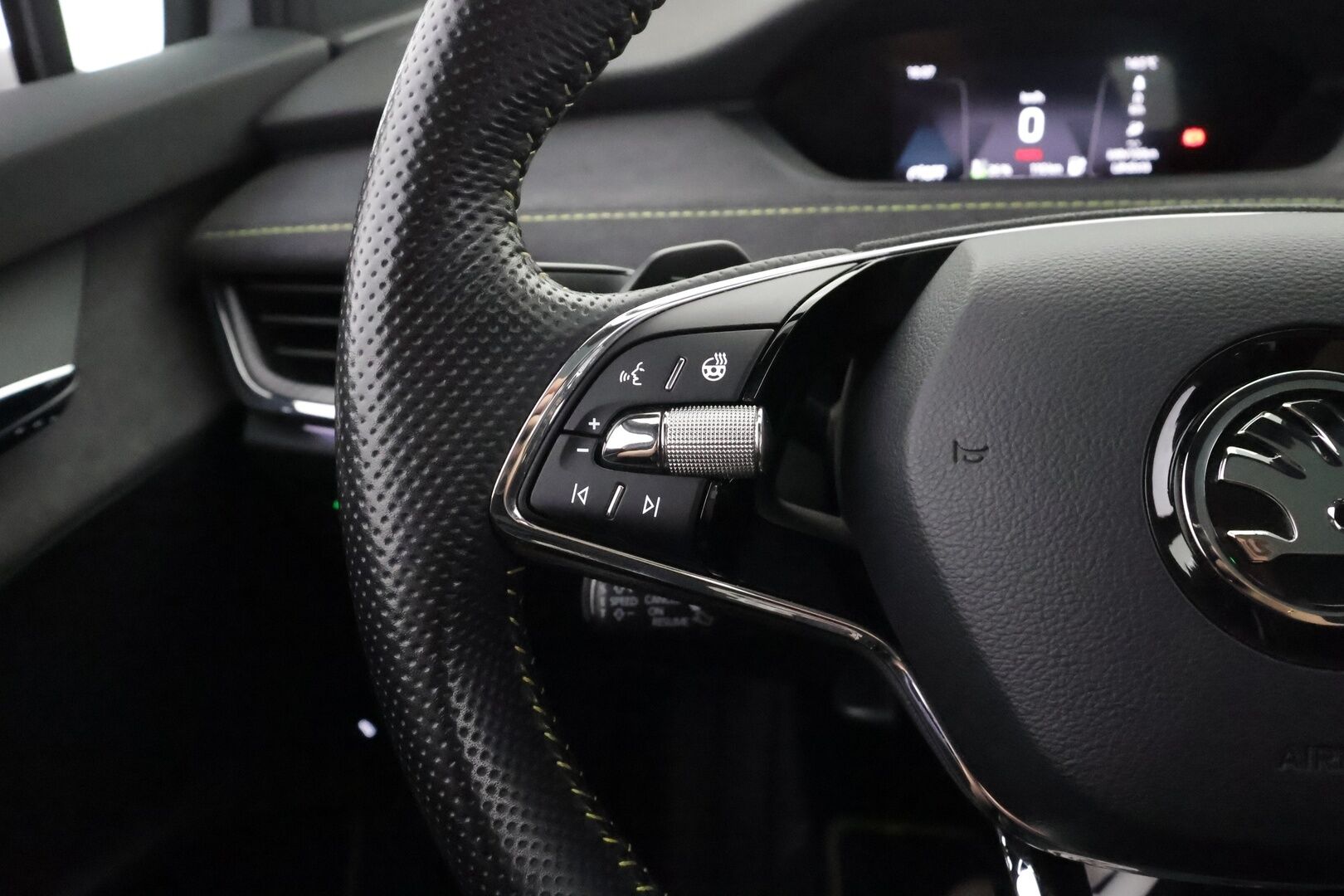 SKODA ENYAQ 2023 RS 220kW - | ACC | ILP | Koukku | Canton | HUD | Lasikatto | Matrix-LED | Muistipenkki | P.Kamera | Keyless | Apple&Android | Merkkihuollettu | Kahdet Renkaat |