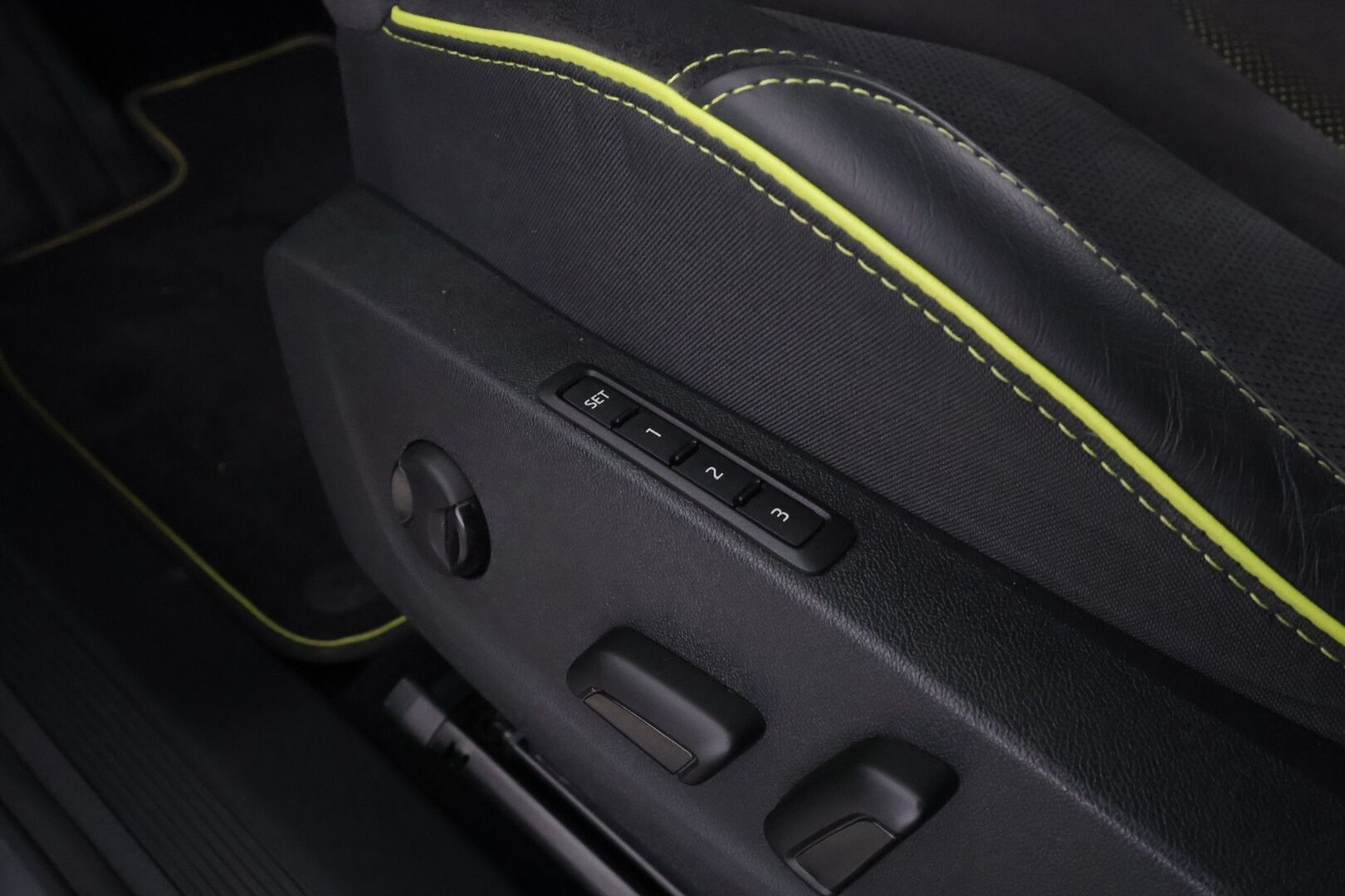 SKODA ENYAQ 2023 RS 220kW - | ACC | ILP | Koukku | Canton | HUD | Lasikatto | Matrix-LED | Muistipenkki | P.Kamera | Keyless | Apple&Android | Merkkihuollettu | Kahdet Renkaat |