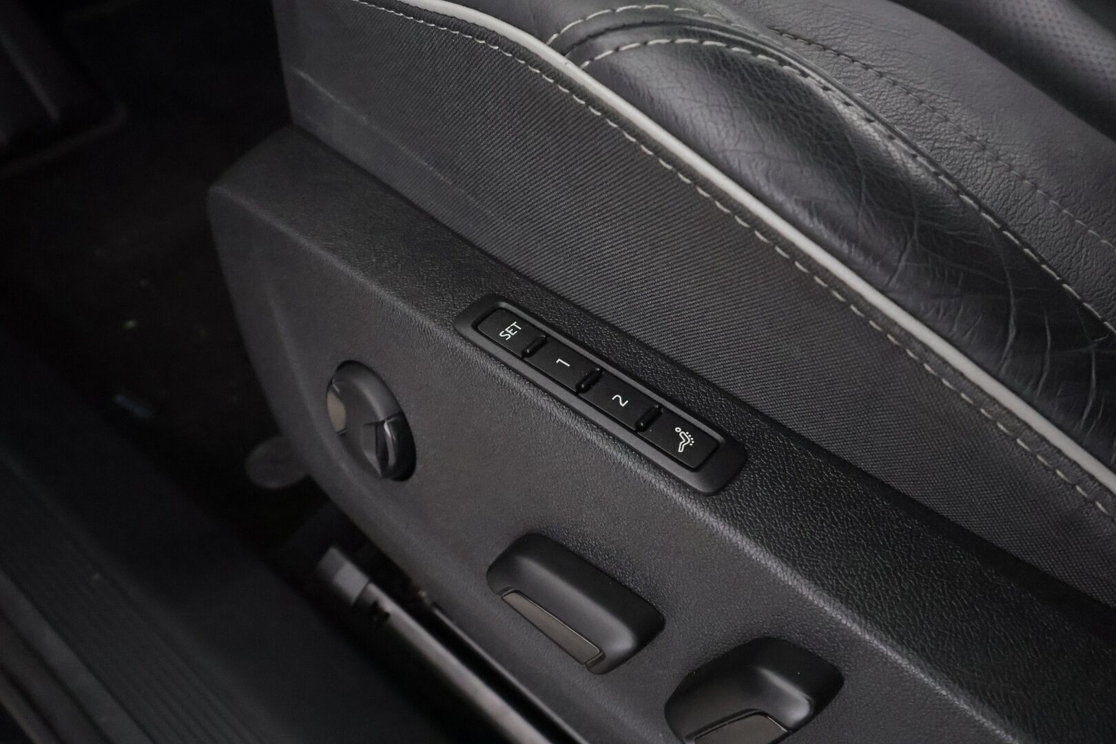 Skoda Enyaq 2022 Coupe 80x 4x4 RS iV - | ACC | ÌLP | Koukku | Canton | Matrix-LED | Hierova Muistipenkki | HUD | Lasikatto | Nahat | Keyless | Apple&Android | Merkkihuollettu |