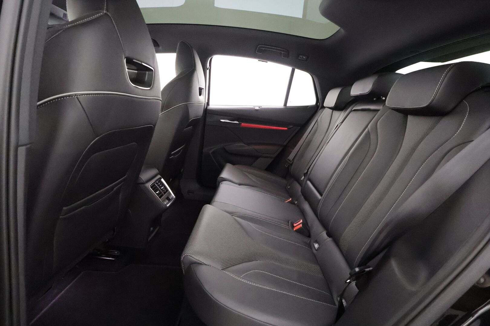 Skoda Enyaq 2022 Coupe 80x 4x4 RS iV - | ACC | ÌLP | Koukku | Canton | Matrix-LED | Hierova Muistipenkki | HUD | Lasikatto | Nahat | Keyless | Apple&Android | Merkkihuollettu |