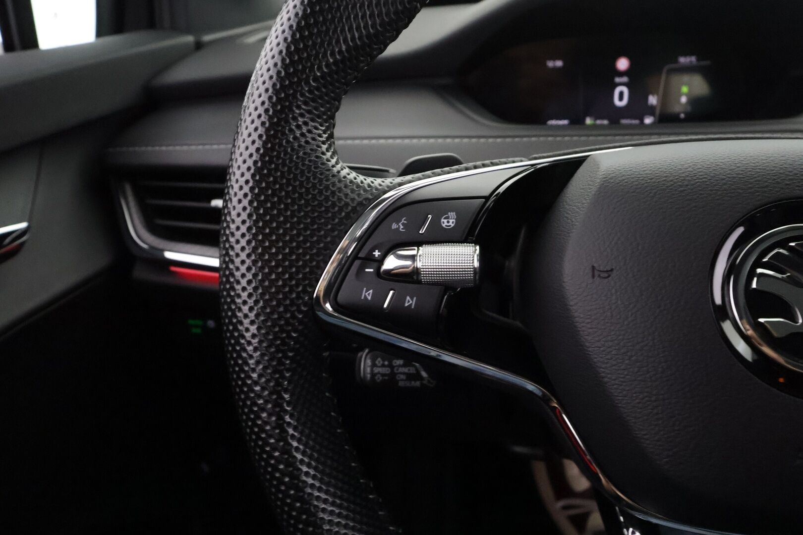 Skoda Enyaq 2022 Coupe 80x 4x4 RS iV - | ACC | ÌLP | Koukku | Canton | Matrix-LED | Hierova Muistipenkki | HUD | Lasikatto | Nahat | Keyless | Apple&Android | Merkkihuollettu |