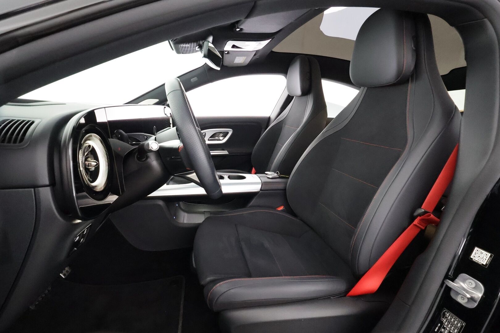 MERCEDES-BENZ CLA 2025 350 4Matic AMG - | Distronic | ILP | Koukku | Burmester | 360° | HUD | Multibeam | Lasikatto | Sporttipenkit muistilla | Ambient light | Keyless | Apple & Android | - KORKO VAIN 3,99 %