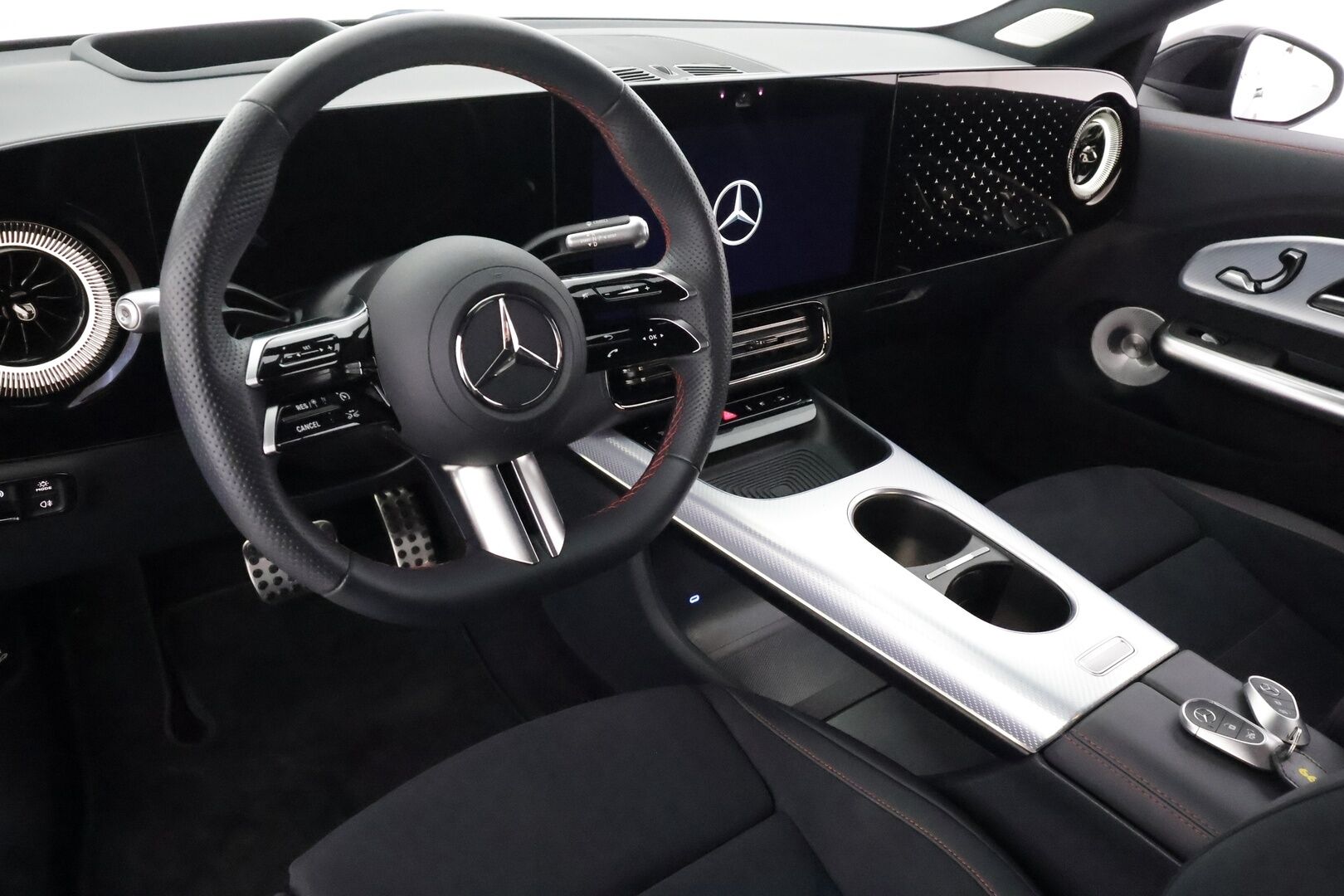 MERCEDES-BENZ CLA 2025 350 4Matic AMG - | Distronic | ILP | Koukku | Burmester | 360° | HUD | Multibeam | Lasikatto | Sporttipenkit muistilla | Ambient light | Keyless | Apple & Android | - KORKO VAIN 3,99 %