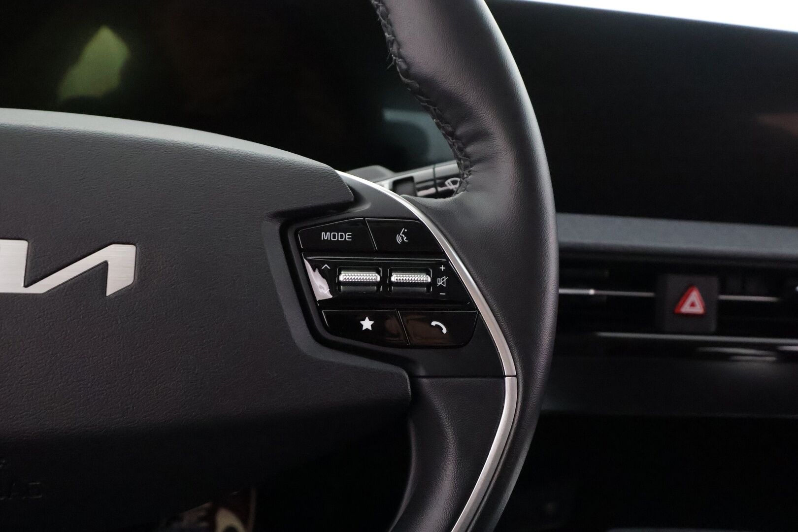 KIA EV6 2022 RWD 77 kWh 229 hv - | ACC | HDA | Puolinahat | P.kamera | Lämm. ratti | Apple & Android | Navi | Lane Assist | Hätäjarrutusavustin | Digimittaristo | Merkkihuollot | 