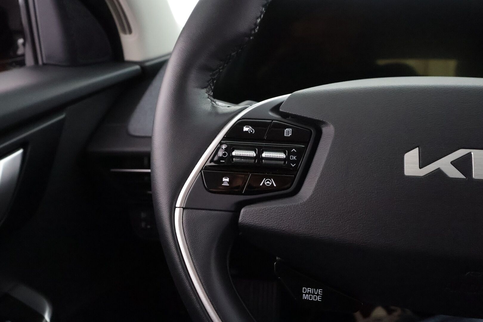 KIA EV6 2022 RWD 77 kWh 229 hv - | ACC | HDA | Puolinahat | P.kamera | Lämm. ratti | Apple & Android | Navi | Lane Assist | Hätäjarrutusavustin | Digimittaristo | Merkkihuollot | 