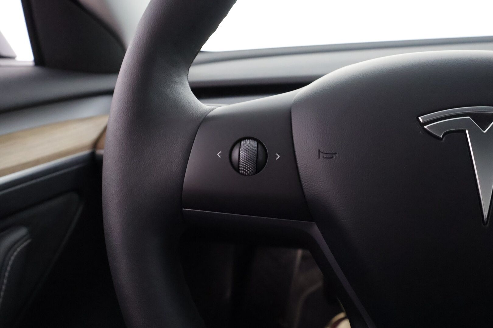 Tesla Model 3 2023 Long Range - | ACC | ILP | Ryzen | Matrix | Lasikatto | Premium Audio | Sähkönahat | Muistipenkki | P.kamera | Autosteer | Lämm. ratti | 2x renkaat aluin | 
