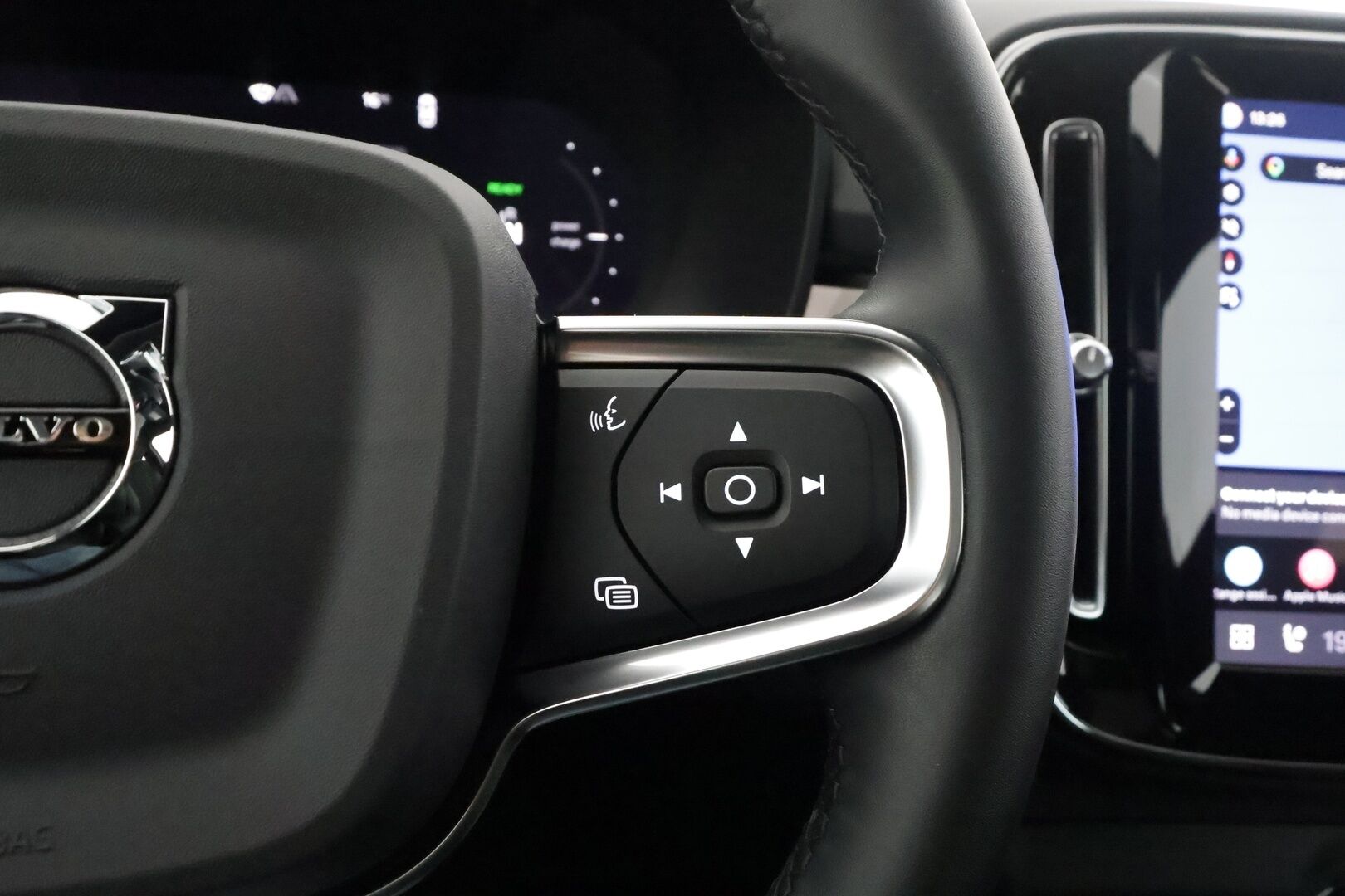 Volvo C40 2022 Recharge Twin Plus aut - | ACC | ILP | Lasikatto | Nahka-alcantara | Sporttipenkit | P.kamera | Keyless | BLIS | Pilot Assist | Digimittari | LED | Merkkihuollot | 