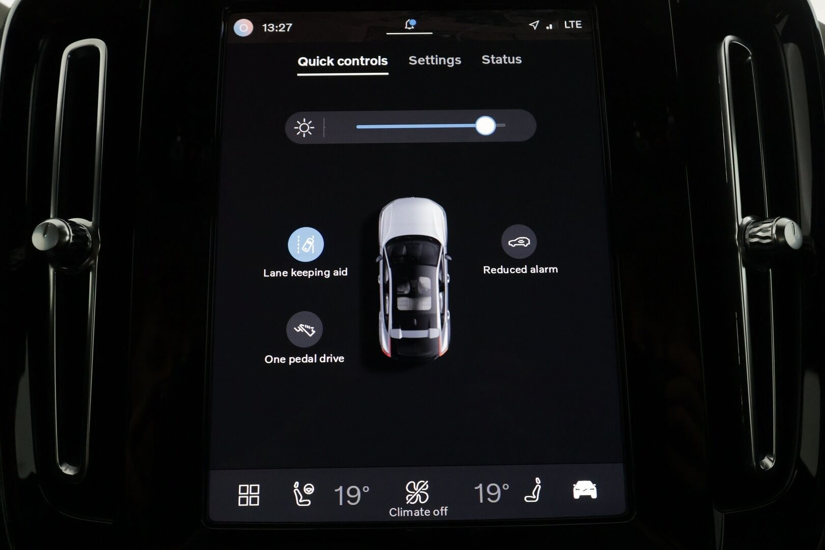 Volvo C40 2022 Recharge Twin Plus aut - | ACC | ILP | Lasikatto | Nahka-alcantara | Sporttipenkit | P.kamera | Keyless | BLIS | Pilot Assist | Digimittari | LED | Merkkihuollot | 