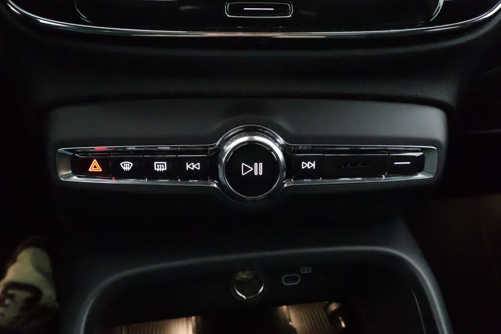 Volvo C40 2022 Recharge Twin Plus aut - | ACC | ILP | Lasikatto | Nahka-alcantara | Sporttipenkit | P.kamera | Keyless | BLIS | Pilot Assist | Digimittari | LED | Merkkihuollot | 