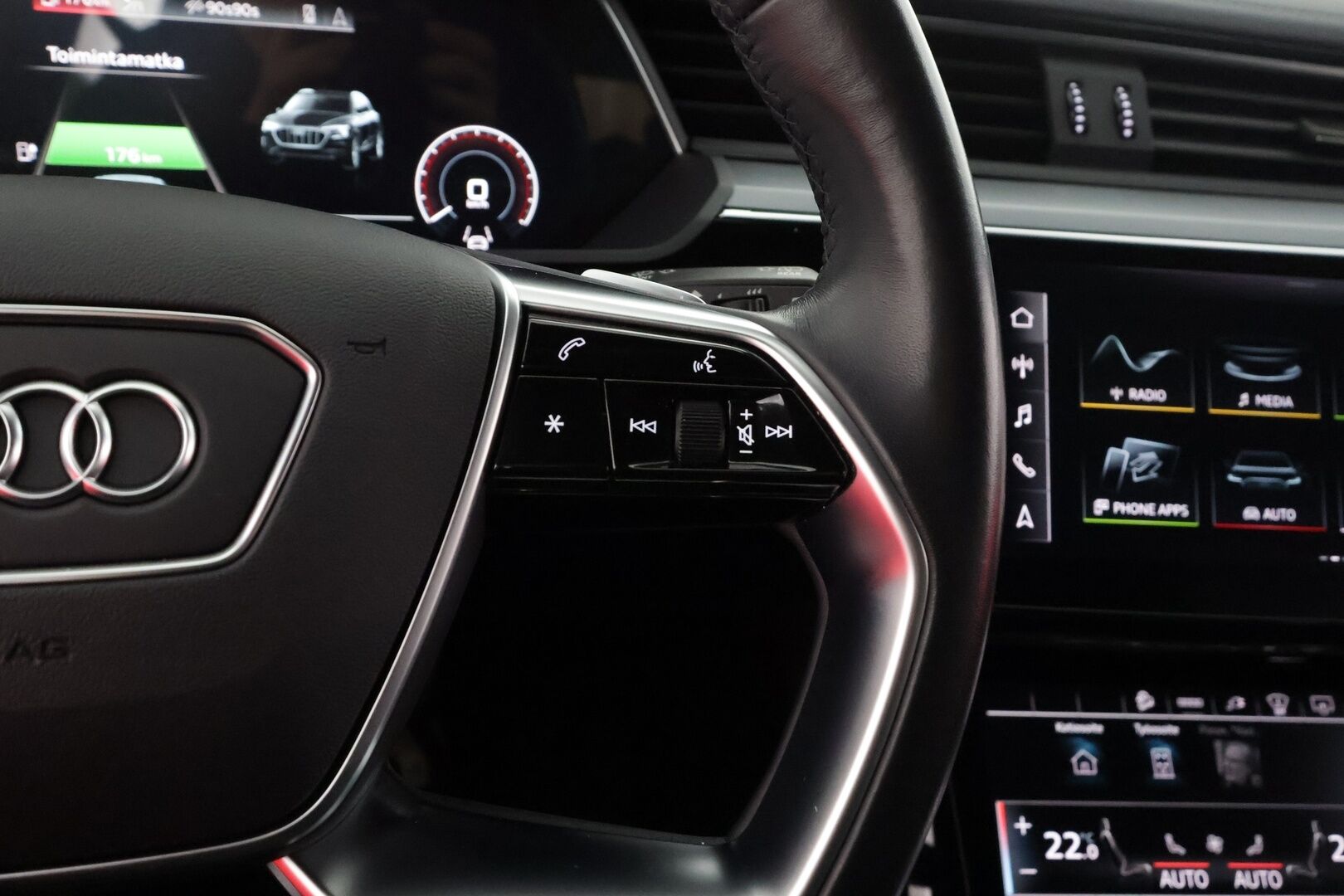 AUDI E-TRON 2023  advanced quattro 55 300kW - | ACC | HUD | 360° | B&O | Night Vision | Sporttipenkit | Ambient Light | Keyless | Kamerapeilit | Kaistaohjaus | Digimittaristo | Nahka-alcantara |