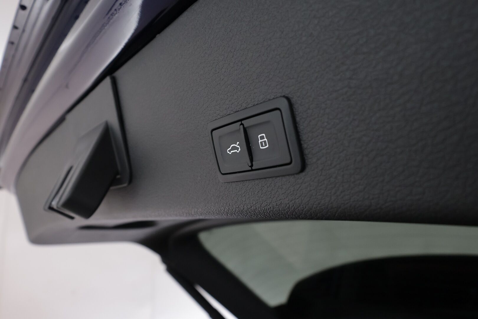 AUDI E-TRON 2023  advanced quattro 55 300kW - | ACC | HUD | 360° | B&O | Night Vision | Sporttipenkit | Ambient Light | Keyless | Kamerapeilit | Kaistaohjaus | Digimittaristo | Nahka-alcantara |