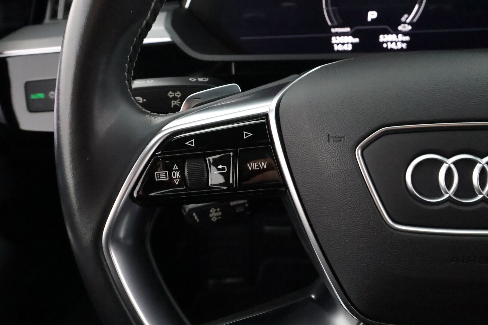 AUDI E-TRON 2021 Sportback 55 quattro S line - | ACC | ILP | Koukku | Matrix-LED | HUD | Ilma-Alusta | Panorama | Muistipenkki | Sporttinahat | Pimeänäköavustin | 360-Kamera | Merkkihuollettu |