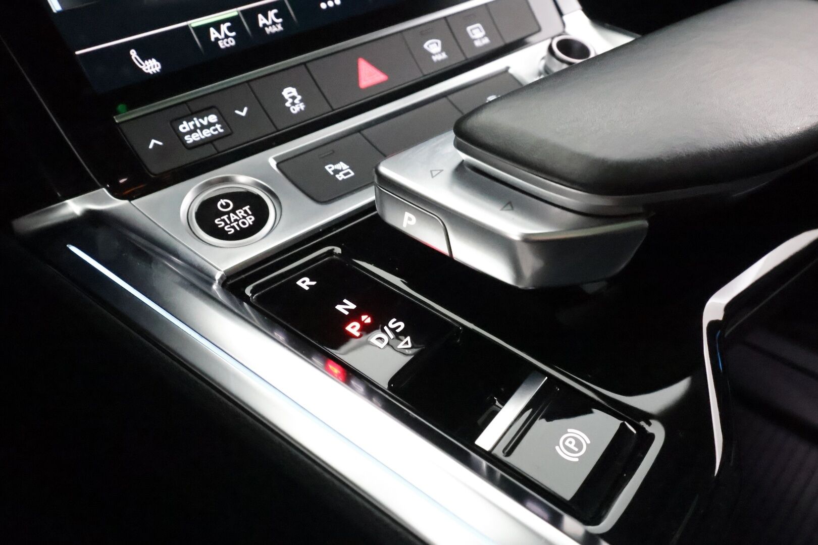 AUDI E-TRON 2021 Sportback 55 quattro S line - | ACC | ILP | Koukku | Matrix-LED | HUD | Ilma-Alusta | Panorama | Muistipenkki | Sporttinahat | Pimeänäköavustin | 360-Kamera | Merkkihuollettu |