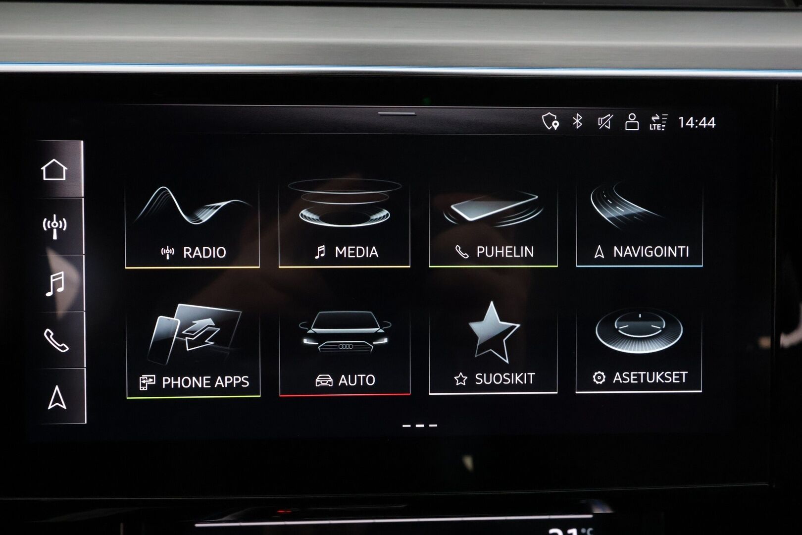 AUDI E-TRON 2021 Sportback 55 quattro S line - | ACC | ILP | Koukku | Matrix-LED | HUD | Ilma-Alusta | Panorama | Muistipenkki | Sporttinahat | Pimeänäköavustin | 360-Kamera | Merkkihuollettu |