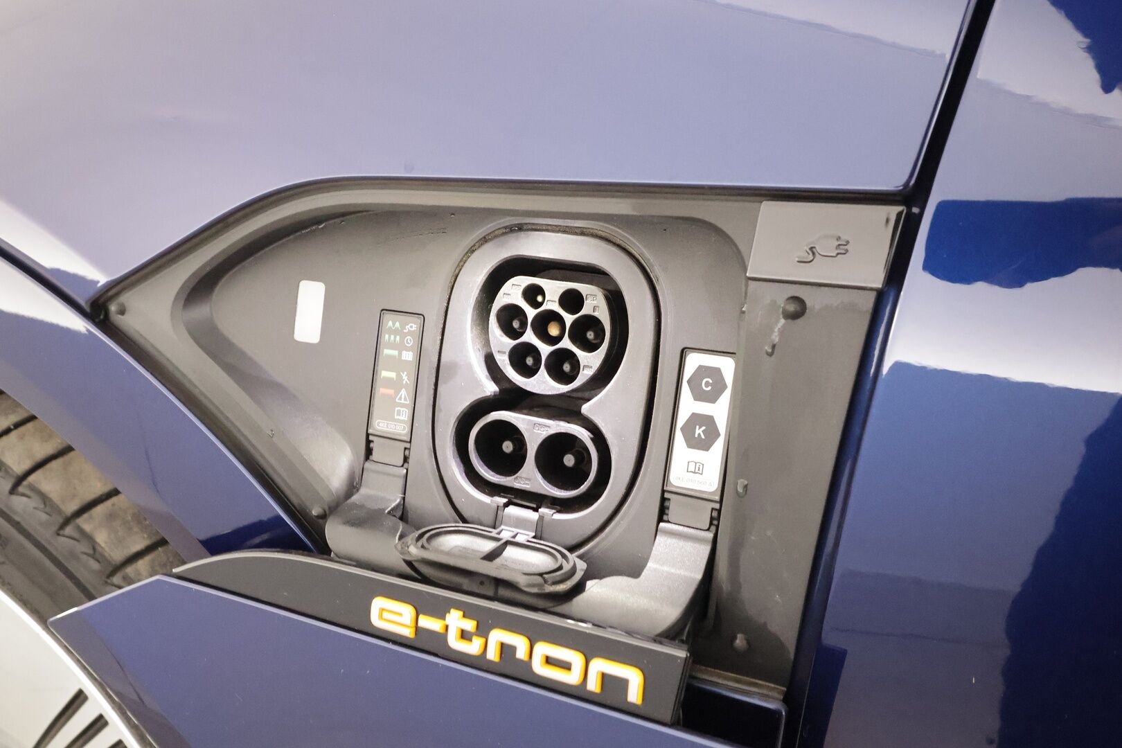 AUDI E-TRON 2021 Sportback 55 quattro S line - | ACC | ILP | Koukku | Matrix-LED | HUD | Ilma-Alusta | Panorama | Muistipenkki | Sporttinahat | Pimeänäköavustin | 360-Kamera | Merkkihuollettu |