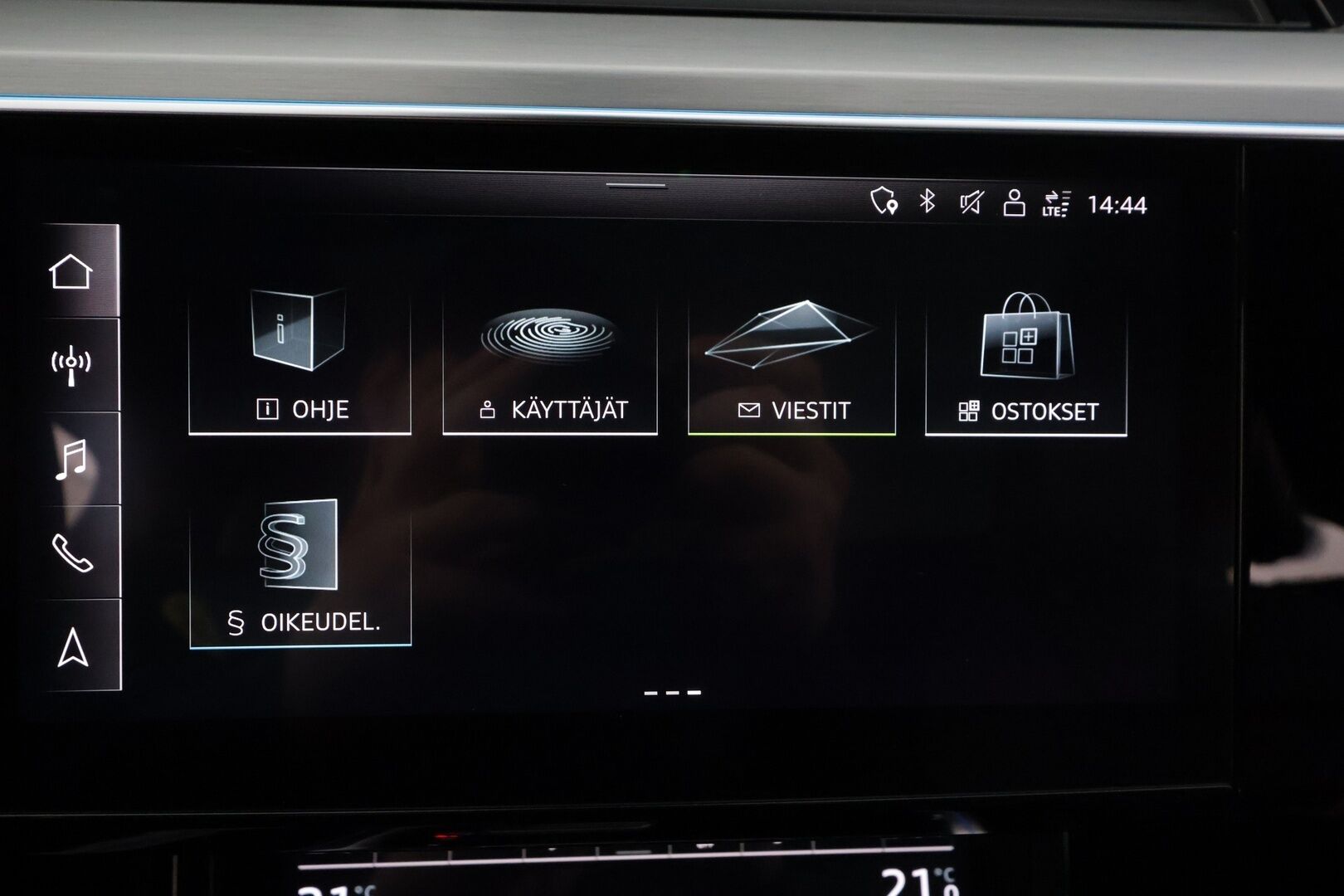 AUDI E-TRON 2021 Sportback 55 quattro S line - | ACC | ILP | Koukku | Matrix-LED | HUD | Ilma-Alusta | Panorama | Muistipenkki | Sporttinahat | Pimeänäköavustin | 360-Kamera | Merkkihuollettu |