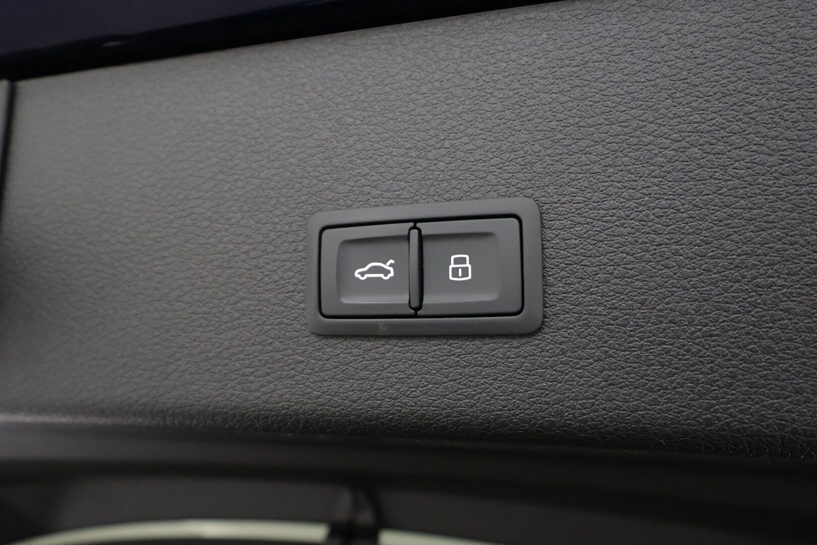 AUDI E-TRON 2021 Sportback 55 quattro S line - | ACC | ILP | Koukku | Matrix-LED | HUD | Ilma-Alusta | Panorama | Muistipenkki | Sporttinahat | Pimeänäköavustin | 360-Kamera | Merkkihuollettu |