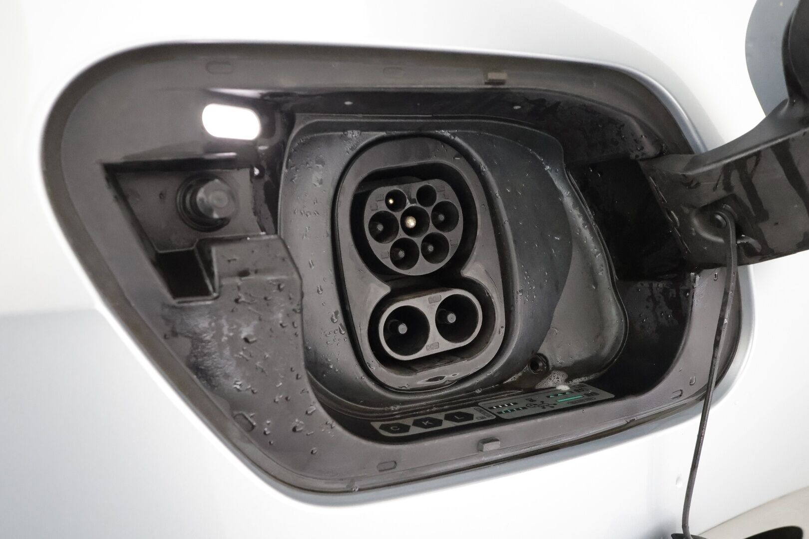 Volkswagen ID.3 2022 Pro S Business 150 kW, akku 77 kWh, 5-p - | ACC | ILP | 5-paikkainen | Nahka-alcantara | P.kamera ja tutkat | Keyless | Lane Assist | Ambient Light | Lämm. ratti | 2x kaapelit | 