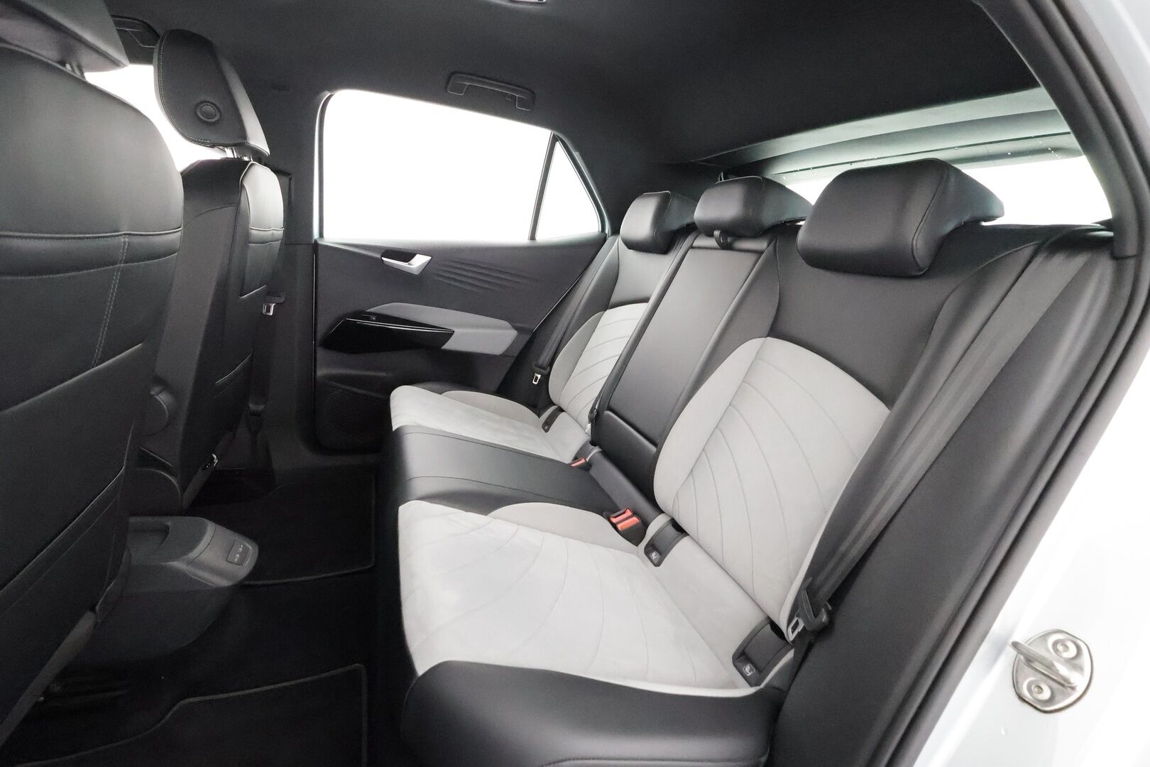 Volkswagen ID.3 2022 Pro S Business 150 kW, akku 77 kWh, 5-p - | ACC | ILP | 5-paikkainen | Nahka-alcantara | P.kamera ja tutkat | Keyless | Lane Assist | Ambient Light | Lämm. ratti | 2x kaapelit | 