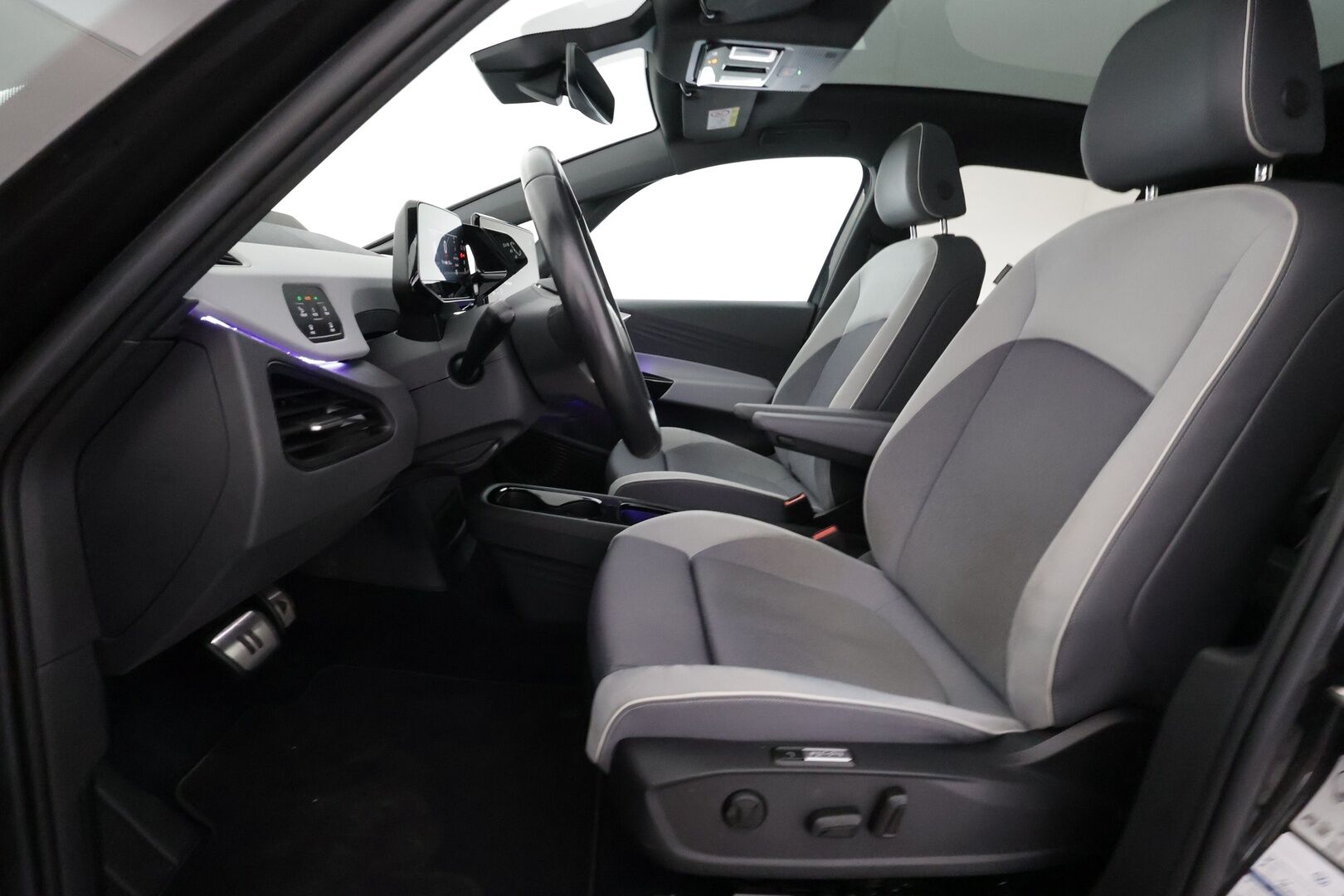 Volkswagen ID.3 2020 1ST Max 150 kW, akku 58 kWh 5-p - | ACC | ILP | Matrix-LED | Lasikatto | HUD | P.Kamera | Hierovat ergoactive Sporttipenkit | Ratinlämmitys | Kahdet Renkaat | Merkkihuollettu |