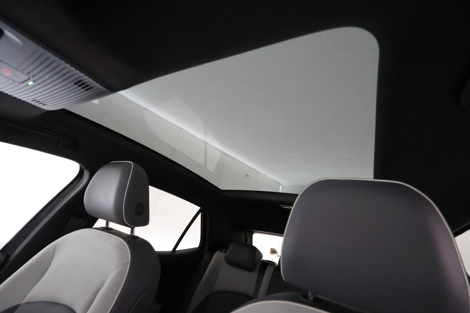 Volkswagen ID.3 2020 1ST Max 150 kW, akku 58 kWh 5-p - | ACC | ILP | Matrix-LED | Lasikatto | HUD | P.Kamera | Hierovat ergoactive Sporttipenkit | Ratinlämmitys | Kahdet Renkaat | Merkkihuollettu |