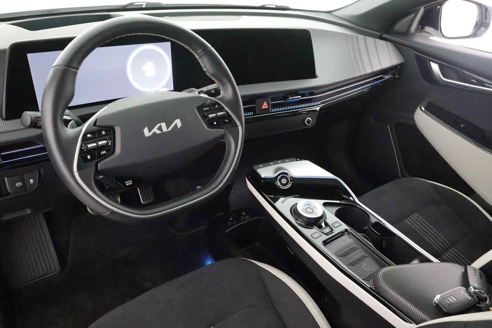 KIA EV6 2022 GT-Line AWD 77 kWh 325 hv - | ACC | ILP | HUD | 360° | Meridian | Kattoluukku | Ilm. relax penkit | Muistipenkki | Keyless | HDA | BSM | CTA | Ambient light | Merkkihuollettu |