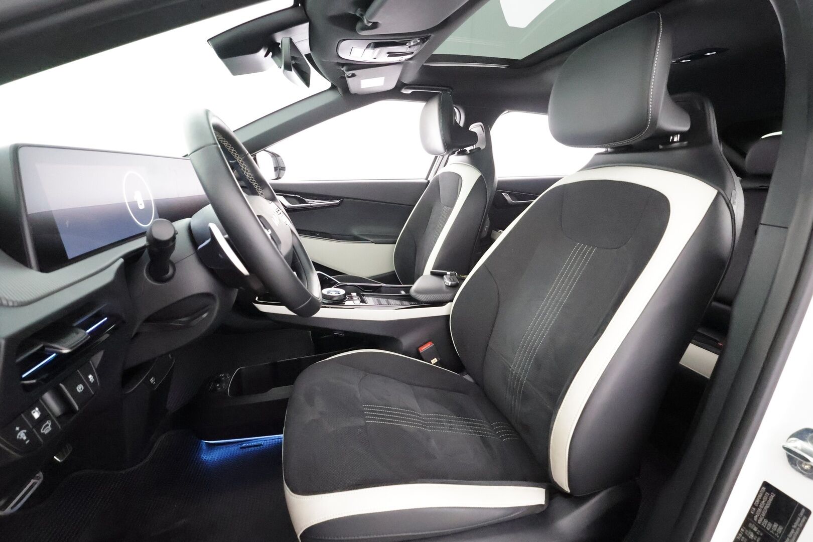 KIA EV6 2022 GT-Line AWD 77 kWh 325 hv - | ACC | ILP | HUD | 360° | Meridian | Kattoluukku | Ilm. relax penkit | Muistipenkki | Keyless | HDA | BSM | CTA | Ambient light | Merkkihuollettu |