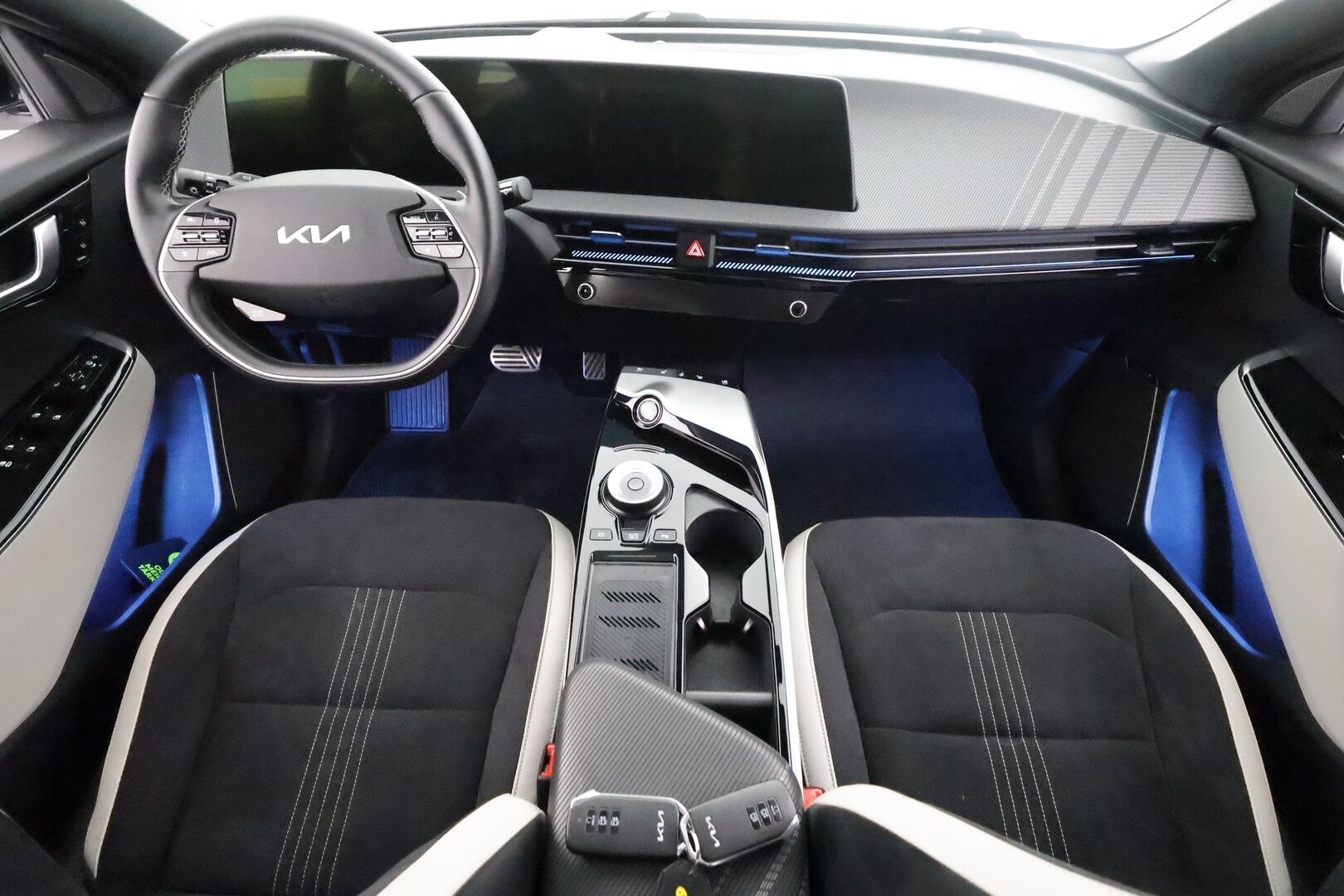 KIA EV6 2022 GT-Line AWD 77 kWh 325 hv - | ACC | ILP | HUD | 360° | Meridian | Kattoluukku | Ilm. relax penkit | Muistipenkki | Keyless | HDA | BSM | CTA | Ambient light | Merkkihuollettu |